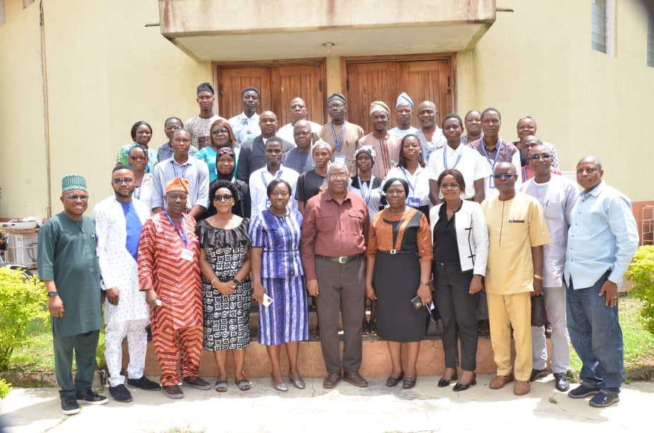 EAUED Alumni Association donates 1.5M to 10 best students